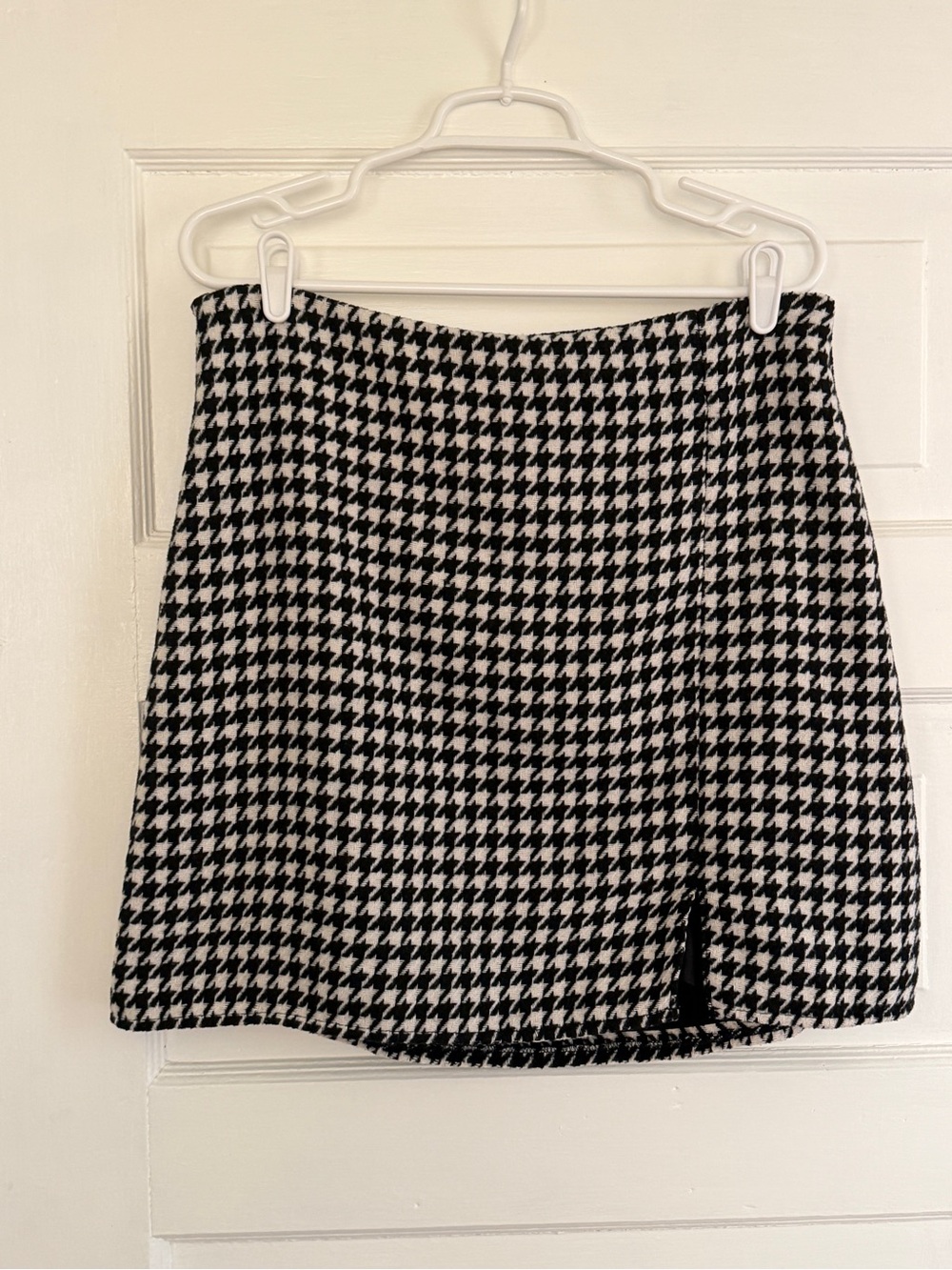 Old Navy Black & White Houndstooth Mini Skirt